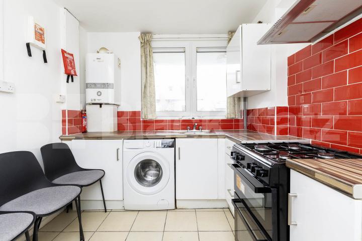 			NEW INSTRUCTION!, 4 Bedroom, 1 bath, 1 reception Flat			 Hilldrop Road, Tufnell Park